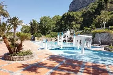 ペンション Holiday Time Sorrento