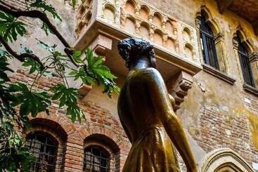 پانسیون Dimoras House