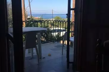 مسافرخانه Sunrise Apartments