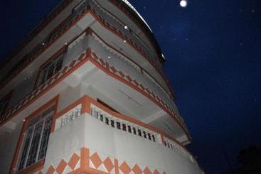 펜션 Red Pine Guest House