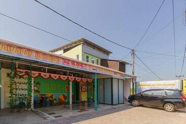 Panzió Reddoorz Syariah Near Pangkal Balam Port Bangka