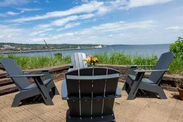 Solglimt Lakeshore B&b