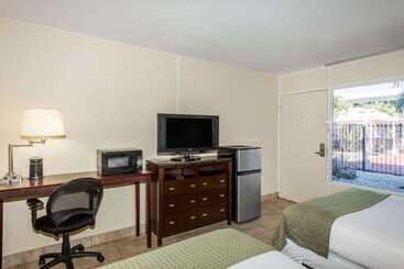 호텔 Days Inn By Wyndham St. Petersburg / Tampa Bay Area