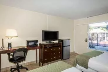 בית מלון כפרי Days Inn By Wyndham St. Petersburg / Tampa Bay Area