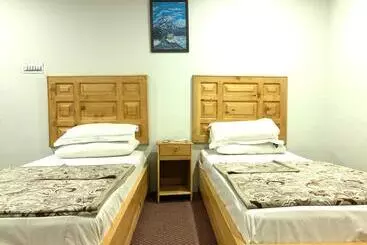 Hotel Naveed Tourist Inn
