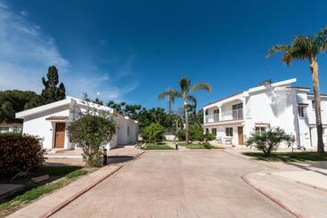 Pension Fig Tree Z Holiday Resort