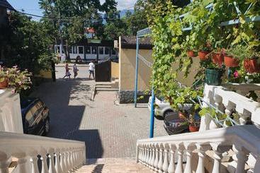 پانسیون ахра