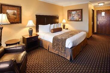هتل Best Western Plus Southpark Inn & Suites