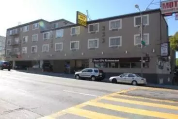 בית מלון כפרי Inn On Broadway