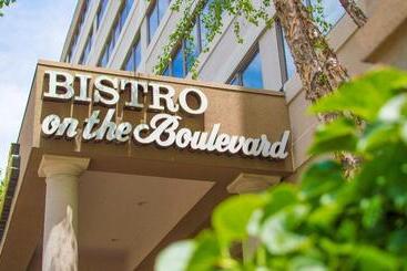 فندق The Boulevard Inn & Bistro