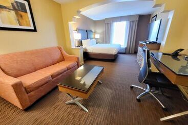 ホテル Wingate By Wyndham Greensboro Coliseum