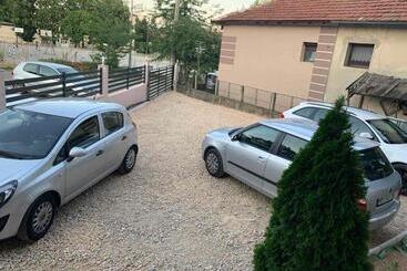 هتل آپارتمان Prenoćište Vila Tasić