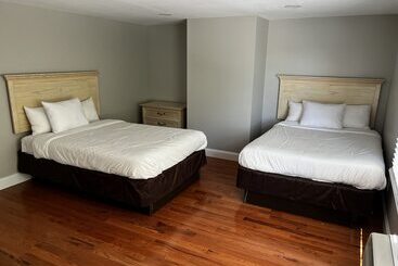 Captains Quarters Motel & Conference Center