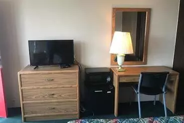 هتل Budget Host Village Inn