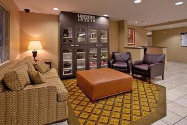 ホテル Candlewood Suites Rockford, An Ihg