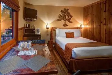 ホテル Cedar Glen Lodge