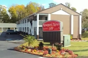 モーテル Newport News Inn