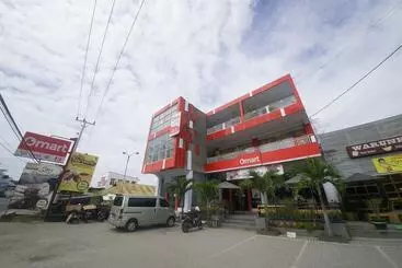 ホテル Reddoorz Plus Syariah @ Pentadio Gorontalo