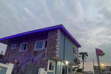 Pension (Hôtel basse catégorie) Lady M Guest House