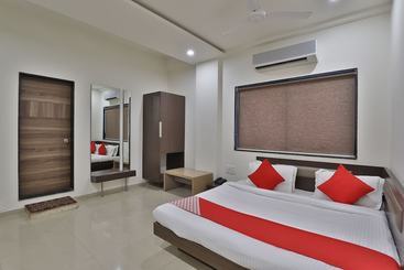 Отель Oyo 41737 Atithi