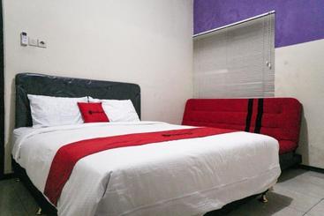 Pensiune Reddoorz Near Alun Alun Batu