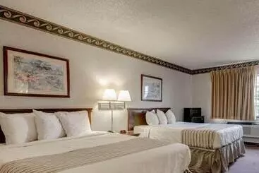 ホテル Econo Lodge Inn & Suites