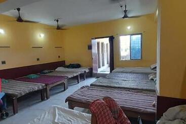 بنسيون Narendra Niketan