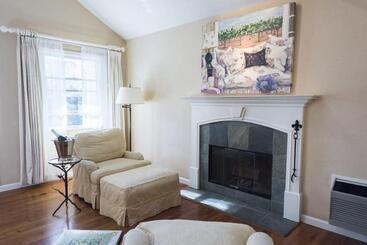 فندق Cottage Grove Inn