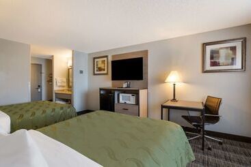 Отель Quality Inn Denver Northeast Brighton