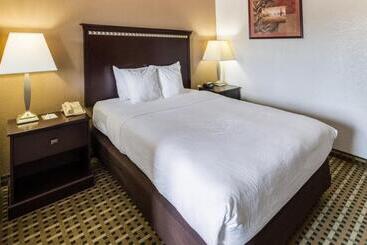 فندق Quality Suites Burleson   Ft Worth