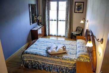 بنسيون Pensión Idarenea