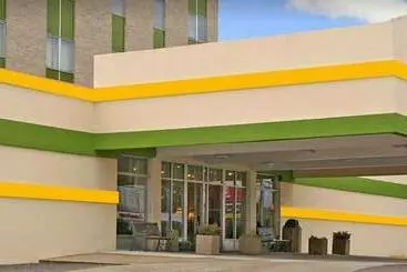 호텔 Elkins Inn And Suites