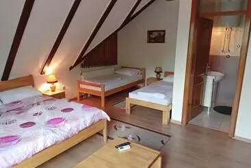 هاستل Prenoćište/restoran Lovac