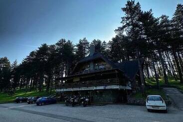 Alberg Prenoćište/restoran Lovac