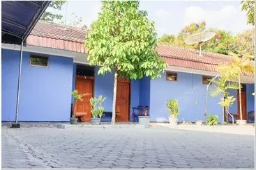 Hotel Reddoorz Near Bojonegoro Train Station