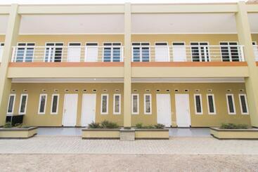 Hotel Oyo 1078 Fakhira Residence