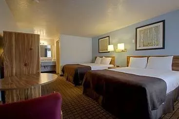 Отель Econo Lodge Inn & Suites