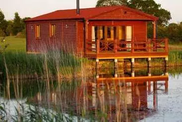 Casa Lakeside Fishing Lodges