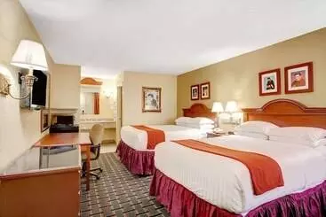 ホテル Days Inn By Wyndham Memphis At Graceland