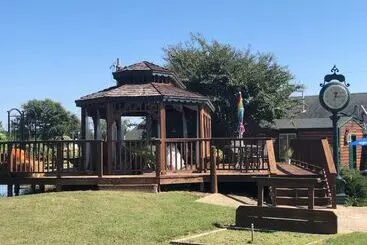 Hotelli Bullwinkles Rustic Lodge