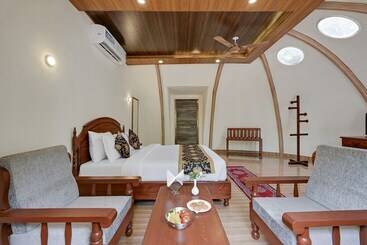 Отель Kavish Holiday Hill Resort