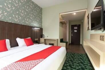 Regent Hotel By Oyo Rooms