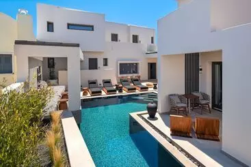 هتل Uma Ray Suites