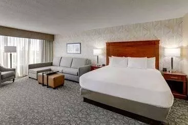 Отель Drury Inn & Suites Marion