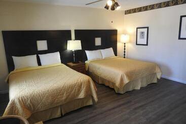 בית מלון כפרי Economy Inn