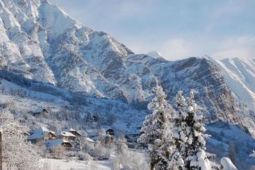 هتل Hostel Neige Et Soleil