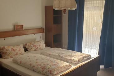 بنسيون Haus Am Waldesrand