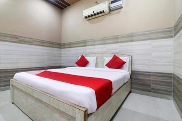 Hotell Oyo 49871 Geeta Palace