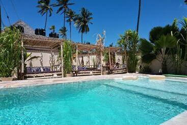 Апарт-отель Gadea Boutique Hotel& Gadea Garden Italian Restaurant