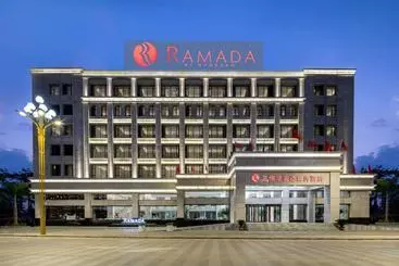 Hotel Ramada By Wyndham Mengzi Suites
